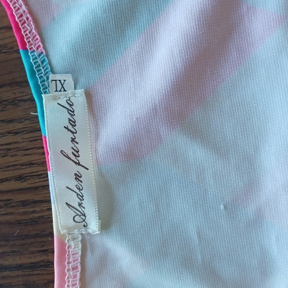 ARDEN FUNTADO Racer Back sleeveless tank, Size XL - Picture 2 of 3